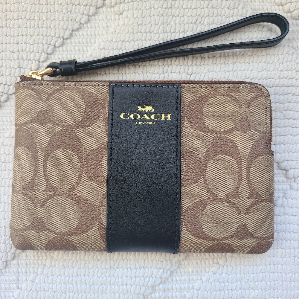 NWT Coach Corner Zip Wristlet